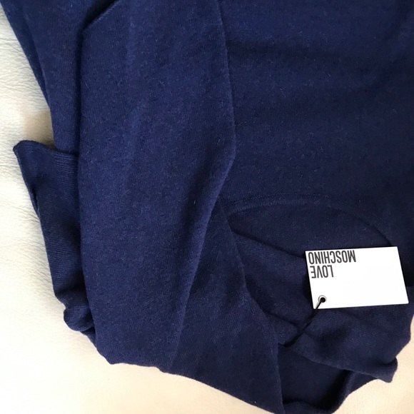 Love ❤️ Moschino Wool Dress - Picture 4 of 16